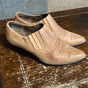 Maine Woods low boots size 8.5 M